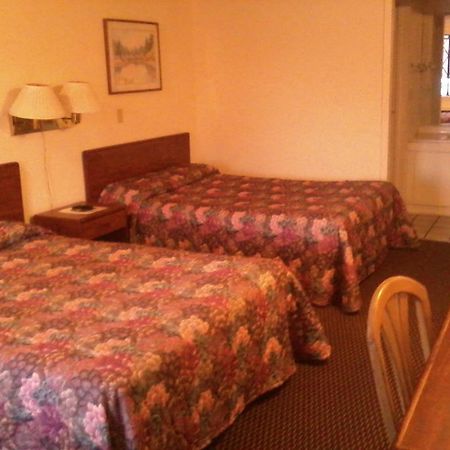 Westwoods Inn & SuitesWoodhaven エクステリア 写真