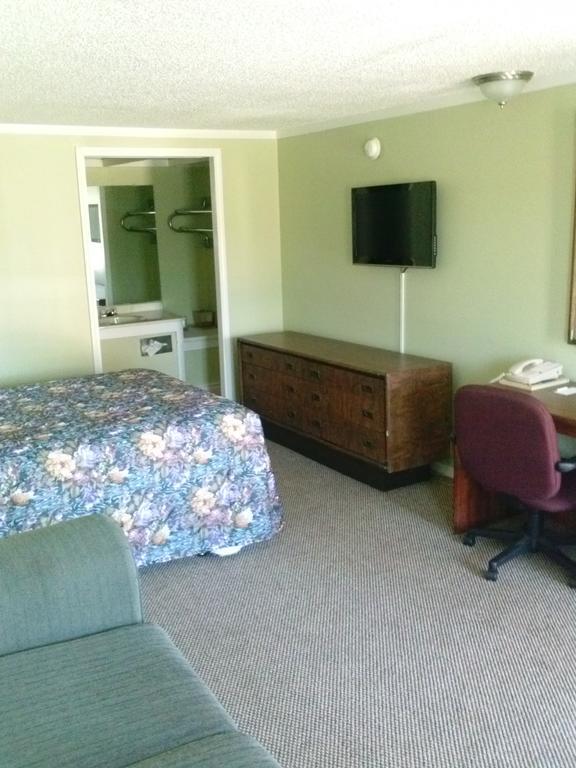 Westwoods Inn & SuitesWoodhaven エクステリア 写真