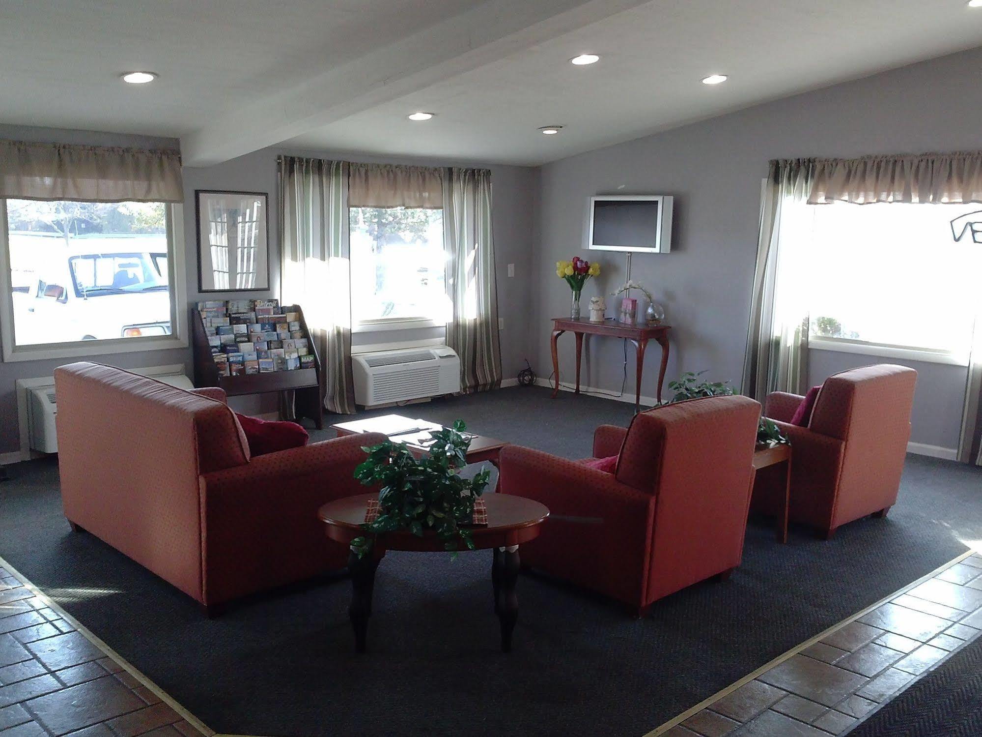 Westwoods Inn & SuitesWoodhaven エクステリア 写真
