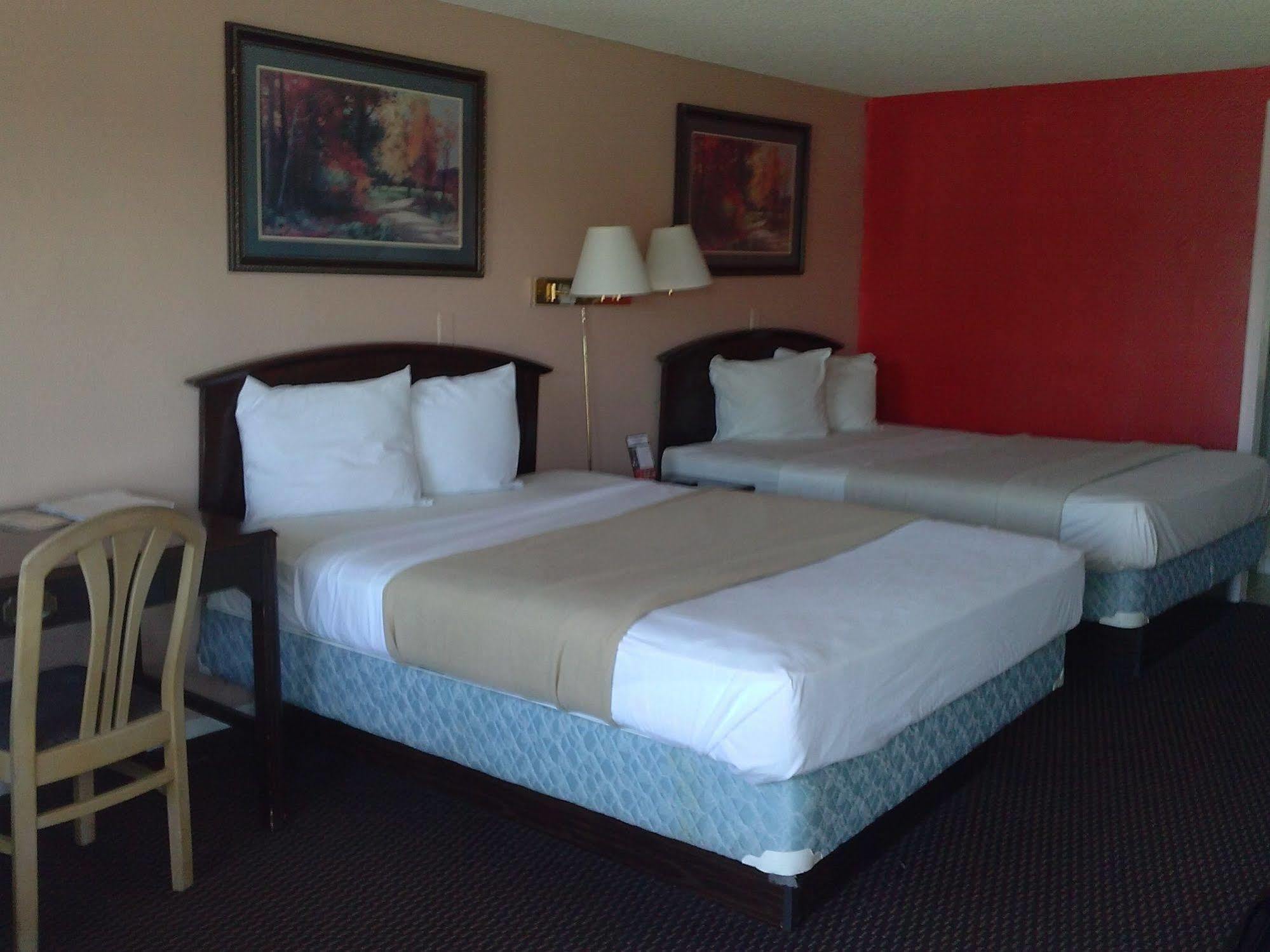 Westwoods Inn & SuitesWoodhaven エクステリア 写真