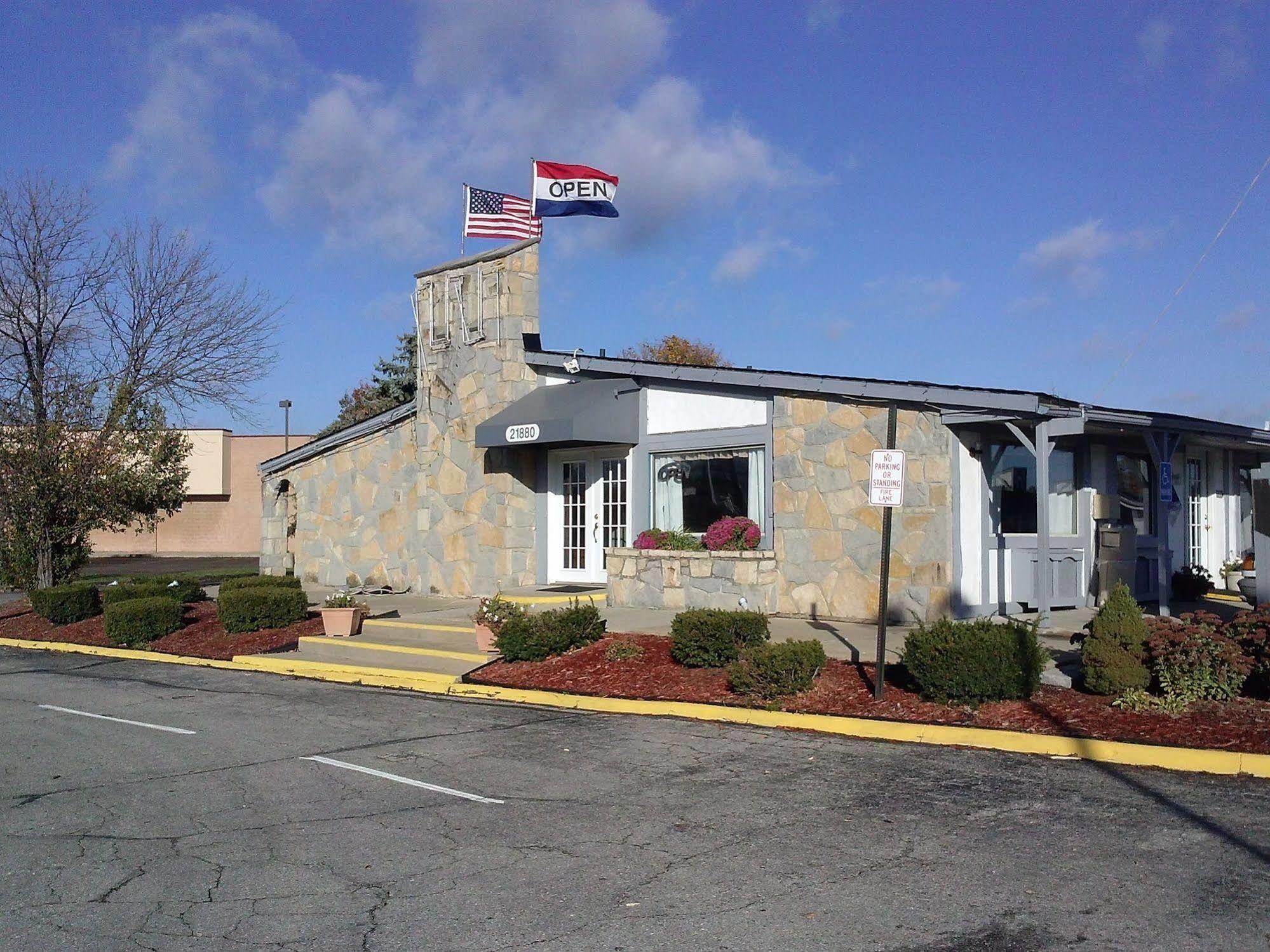 Westwoods Inn & SuitesWoodhaven エクステリア 写真